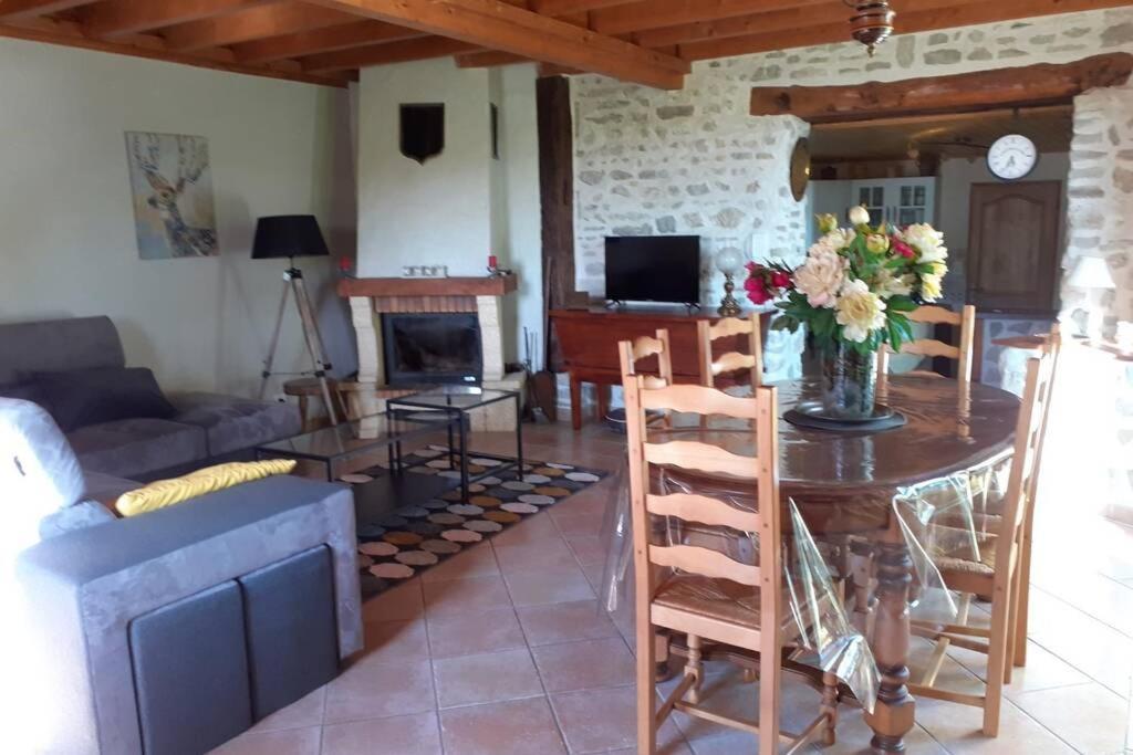 Gite Des Billaudes Thuret Exterior foto